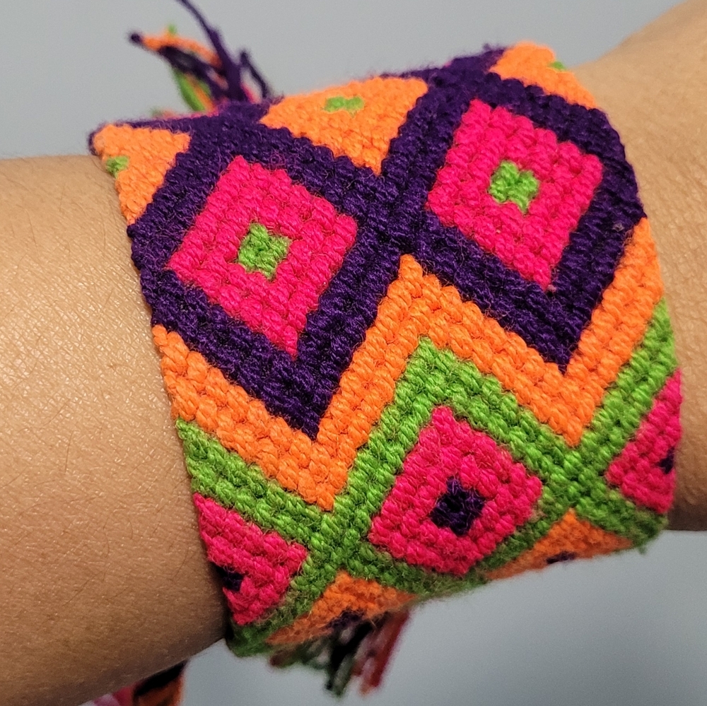 Bracelet Hand Made. Thread